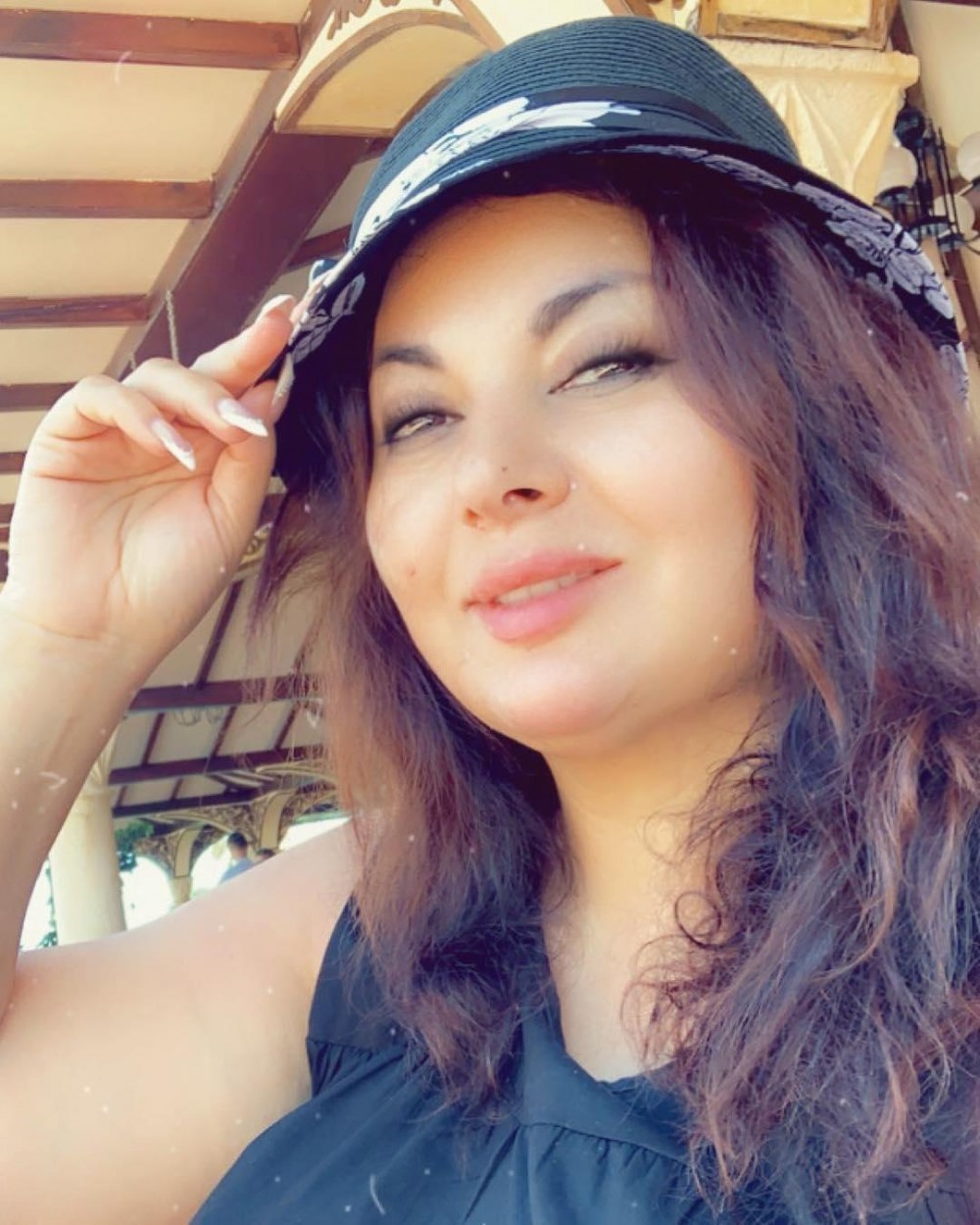 Qadağası qalxan kimi ölkədən getdi - FOTO